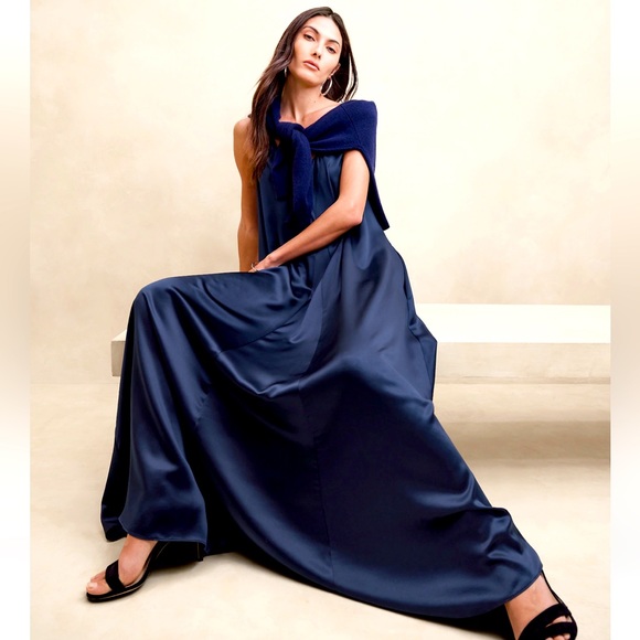 NWT BANANA REPUBLIC SERENADE SILK MAXI DRESS NWT BANANA REPUBLIC SERENADE SILK MAXI DRESS